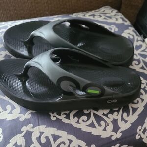 Black Flip Flop Sandals , OOFOS